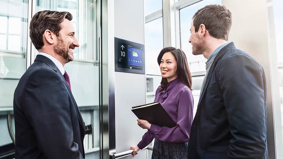 Ihmisten liikkuminen on tehokkainta, kun järjestelmät on liitetty verkon kautta ulkomaailmaan – kyberturvallisuus tekee sen mahdolliseksi.