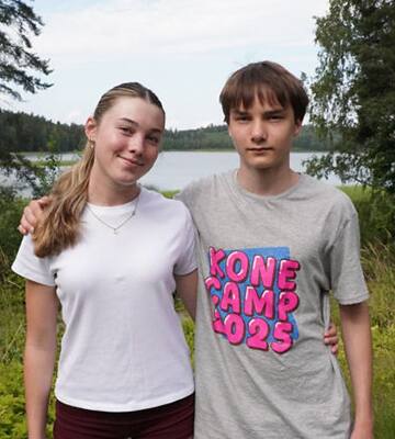 16-vuotias Lacey ei ollut koskaan aiemmin käynyt Suomessa ja 16-vuotias Valtteri asuu vain tunnin ajomatkan päässä leirialueelta.